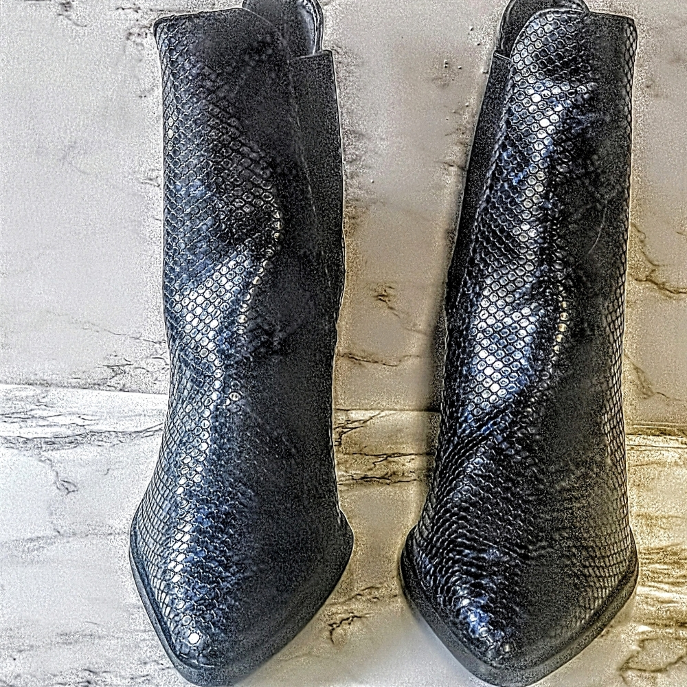 Steven by Steve Madden "GAIL" Black/Blue Snakeskin Print Ankle Boot, Size 6M